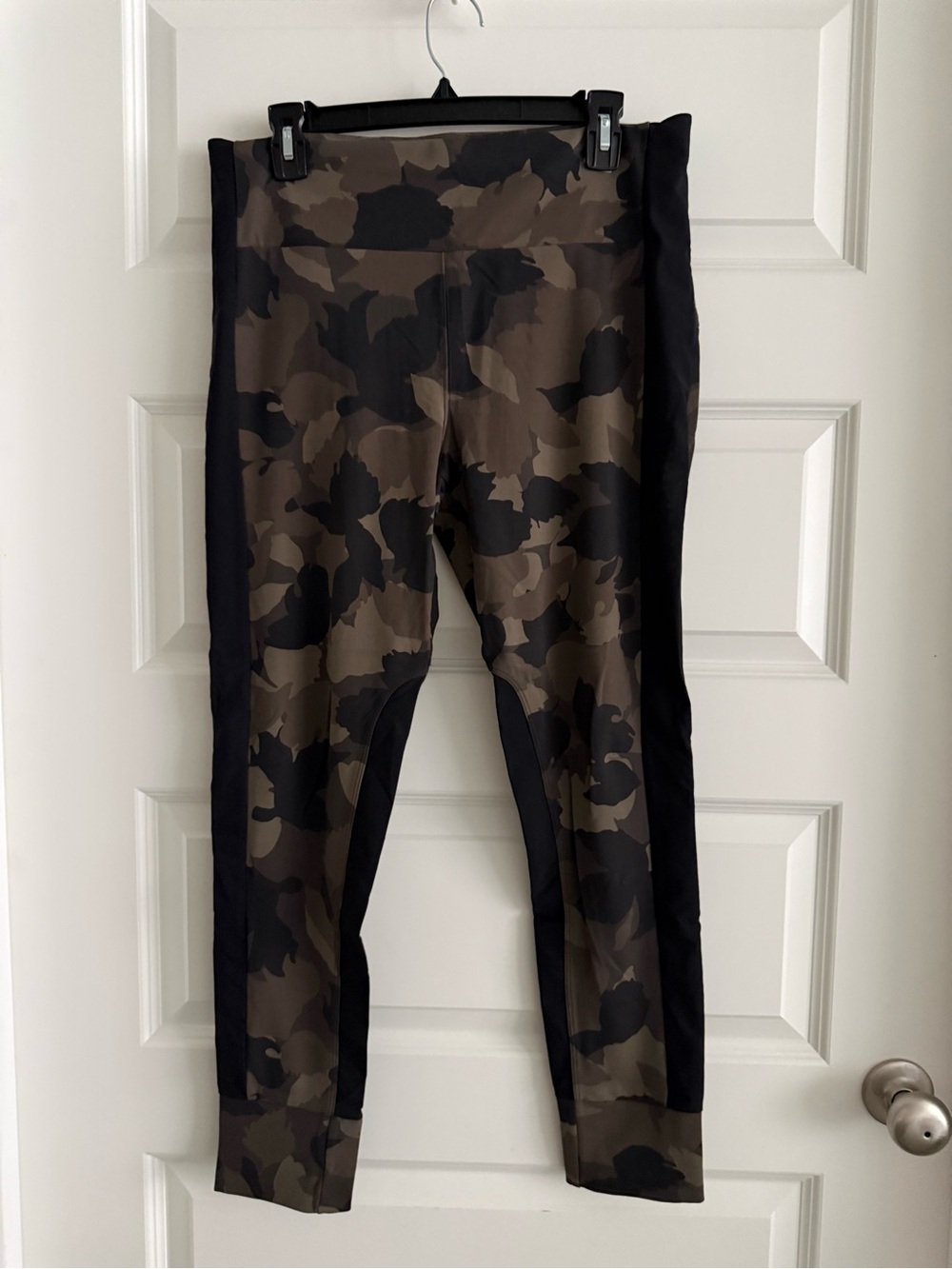 Athleta Olive & Black Camo High-Waist Leggings size LARGE